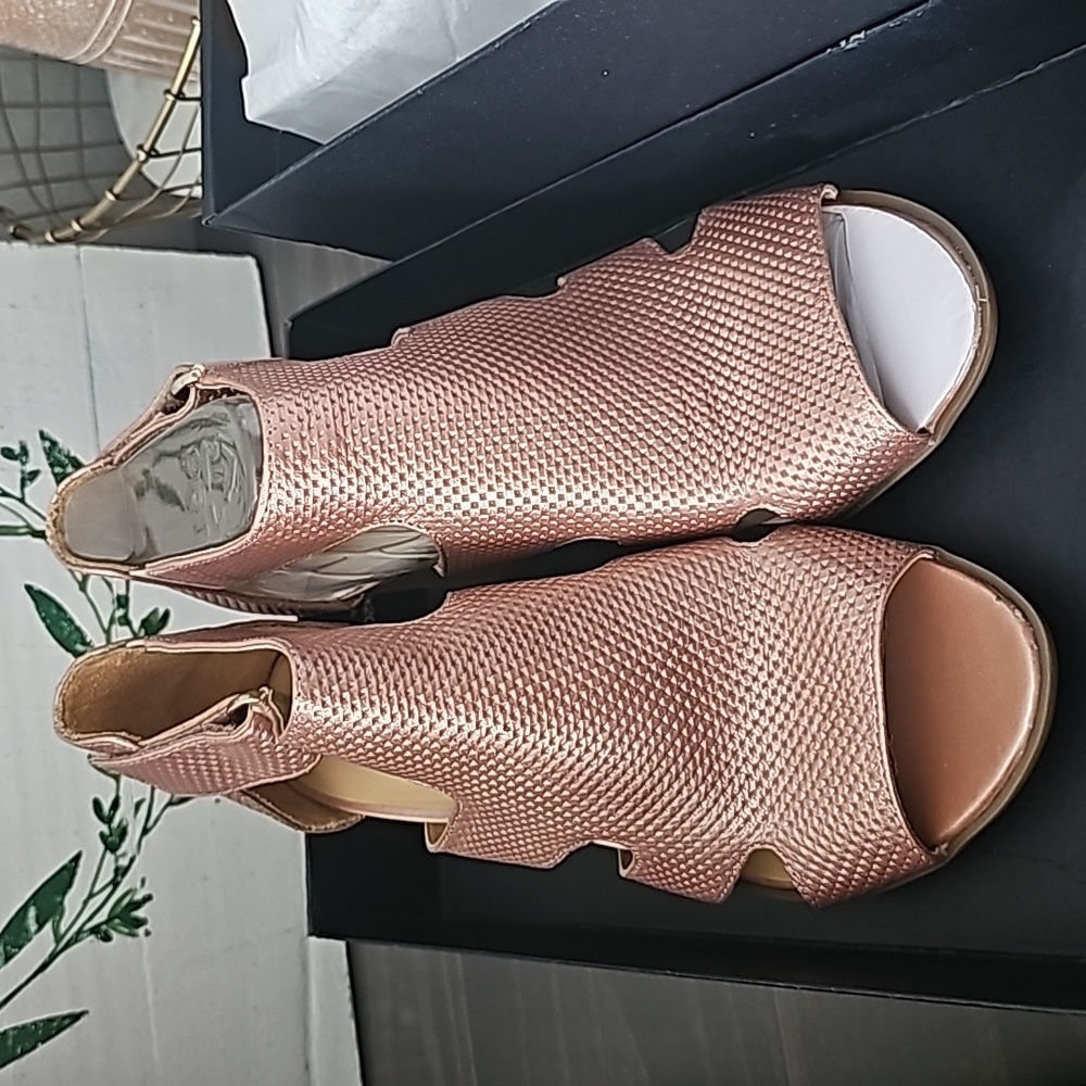 Naturalizer Livia Rose Gold Sandal